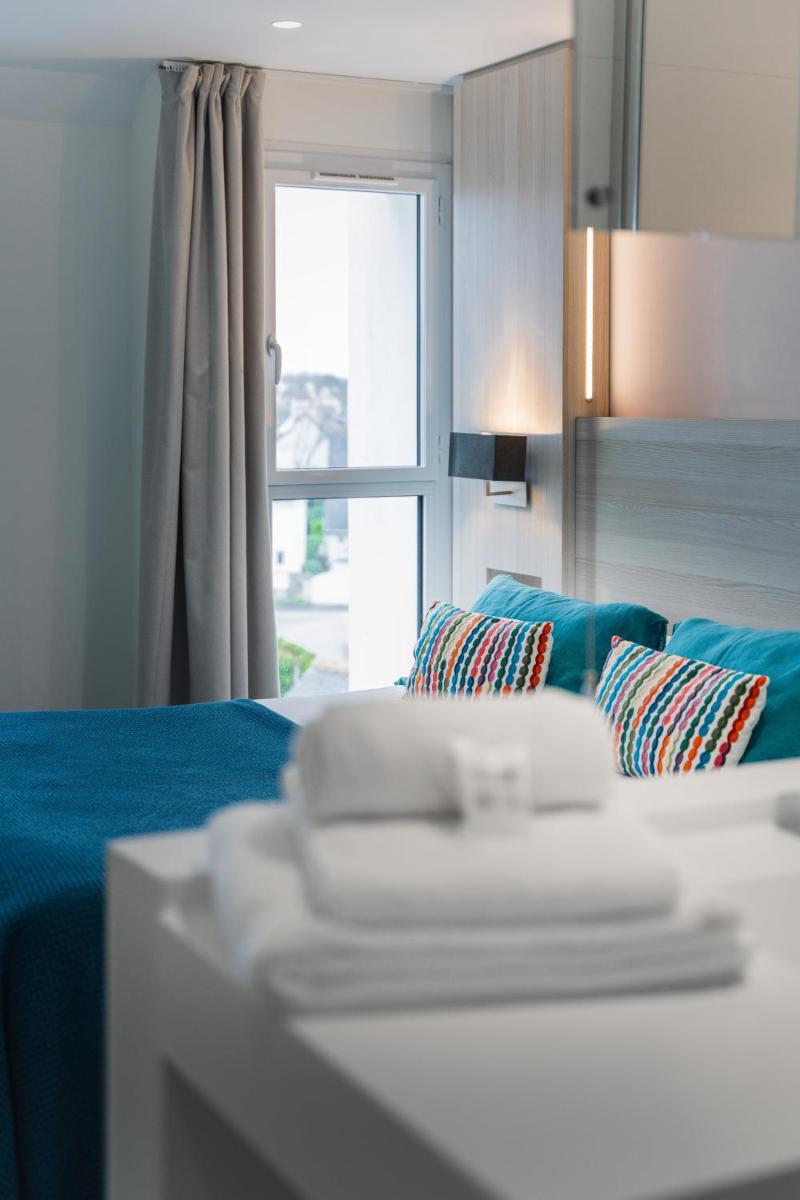 Un ou plusieurs lits dans un hébergement de l'établissement Le Cornouaille Hotel & Spa