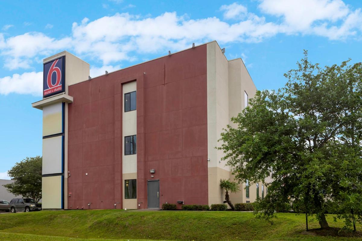 Studio 6 Suites Texas City I-45 - Housity