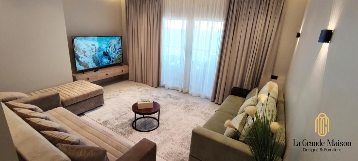 بورتو السخنه الاهرامات - Housity