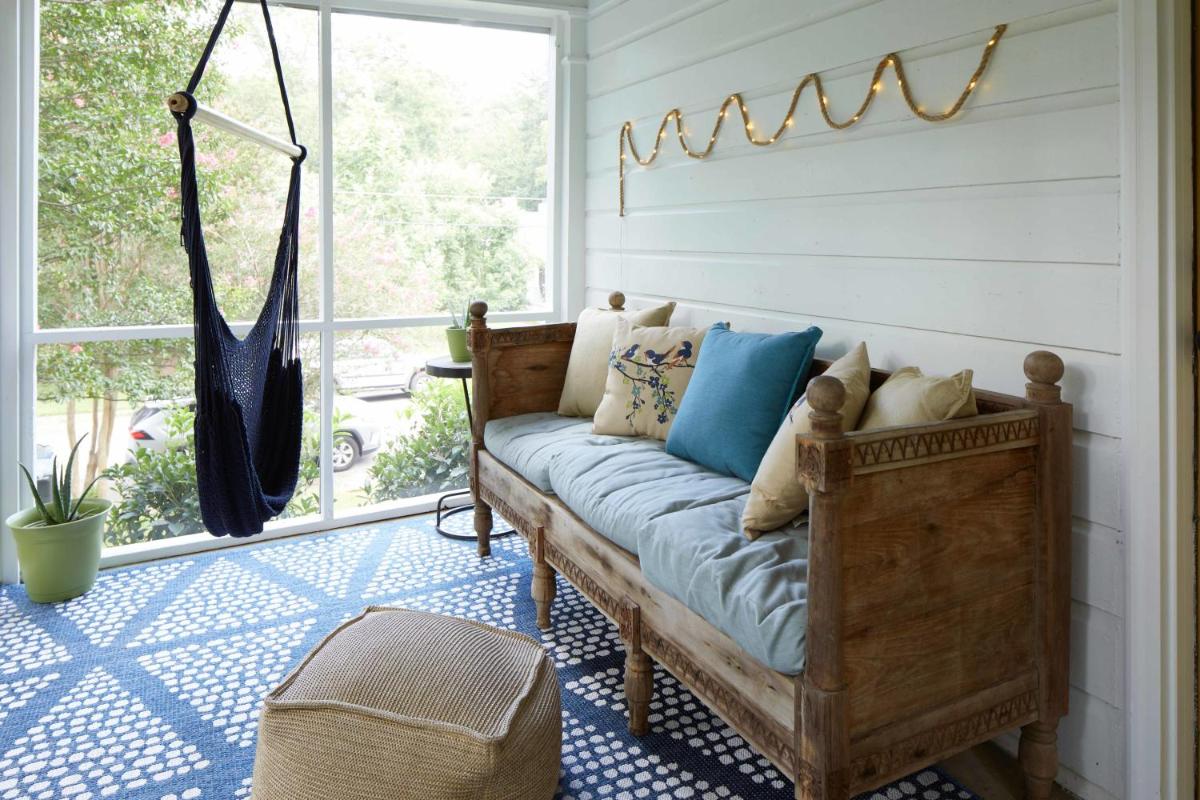 Modern, Pet-Friendly Retreat, Named Best BnB in Bham - Housity
