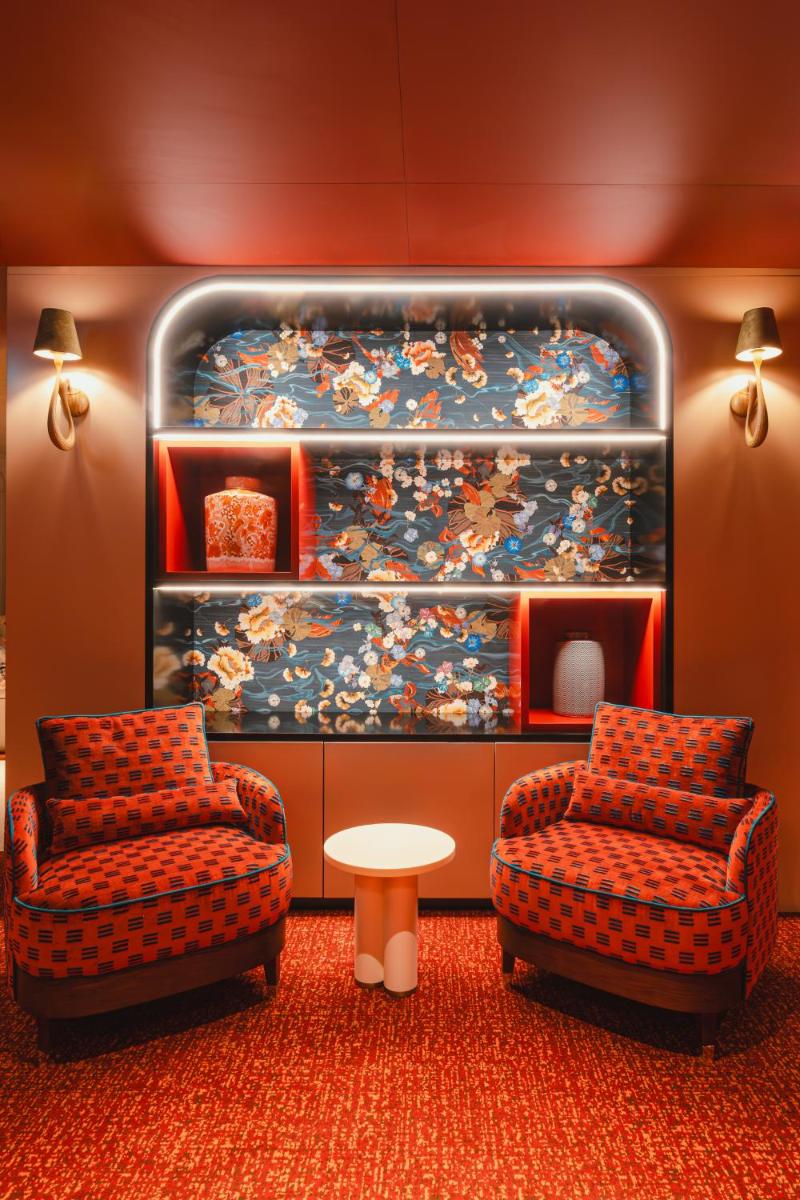 Uma área de estar em Legacy Hotel Cascais, Curio Collection By Hilton