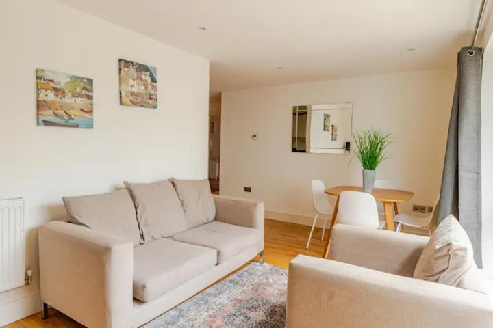 Brand New Flat in Central London with Car Park - Housity