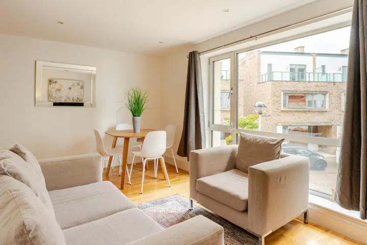 Brand New Flat in Central London with Car Park - Housity