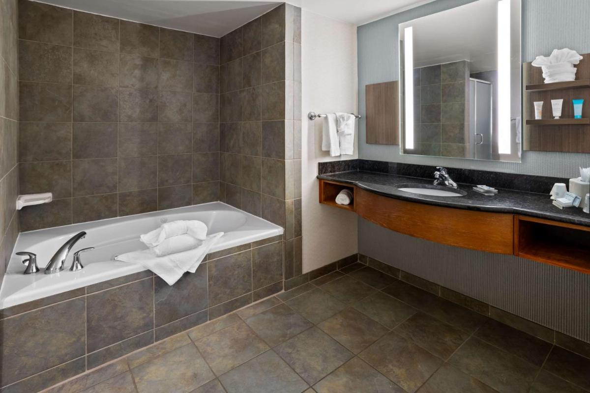 Hilton Garden Inn Milford - Housity