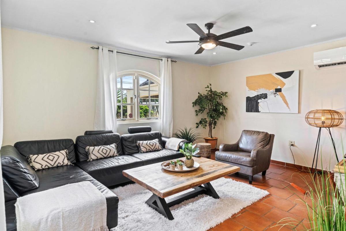 Pool VillaJacuzziFREE Utilities3minPalm Beach - Housity