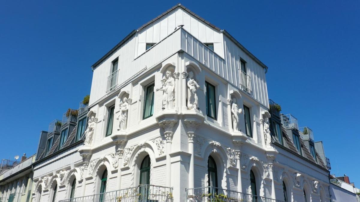 DEVIN Art Hotel - Housity