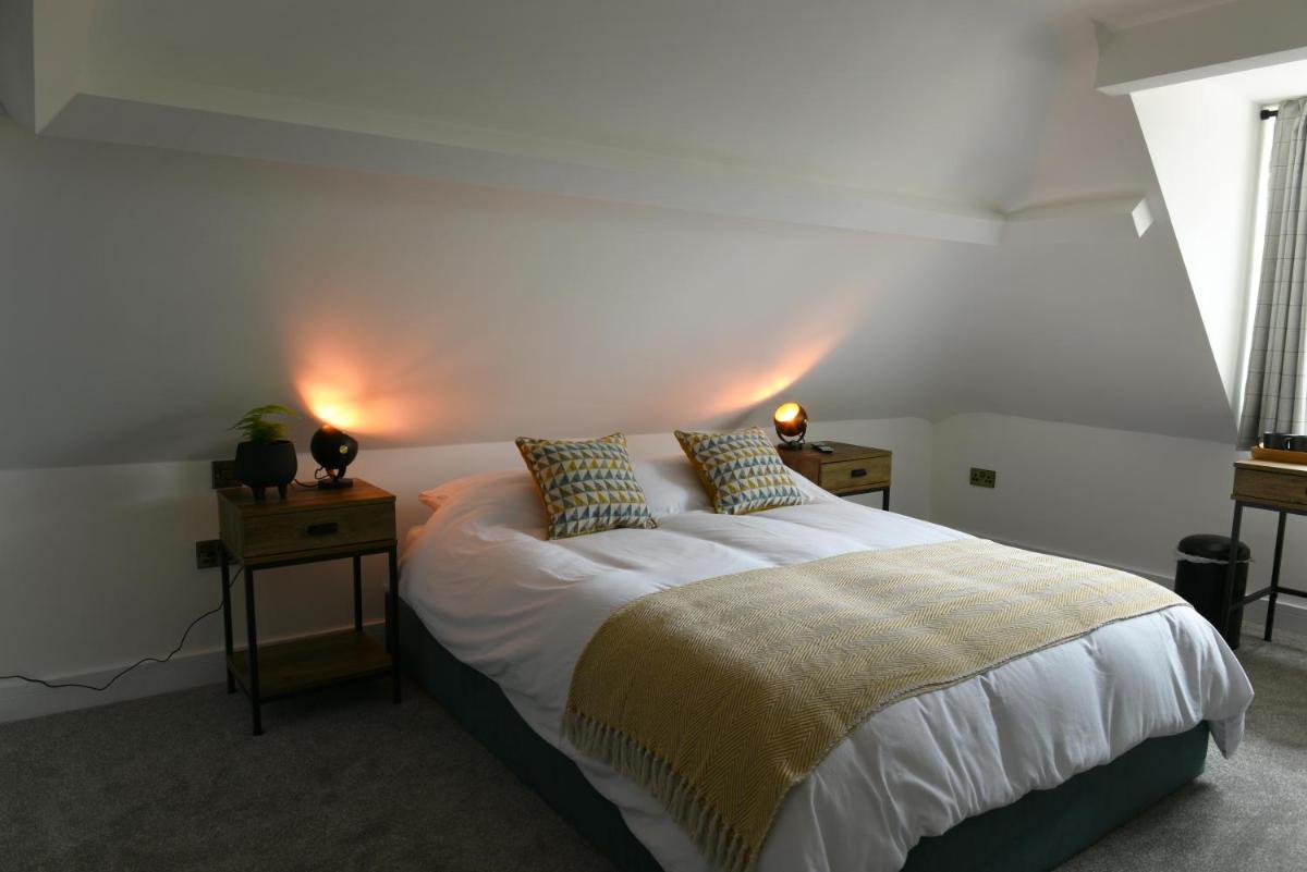 The Almshouse Suites - Housity