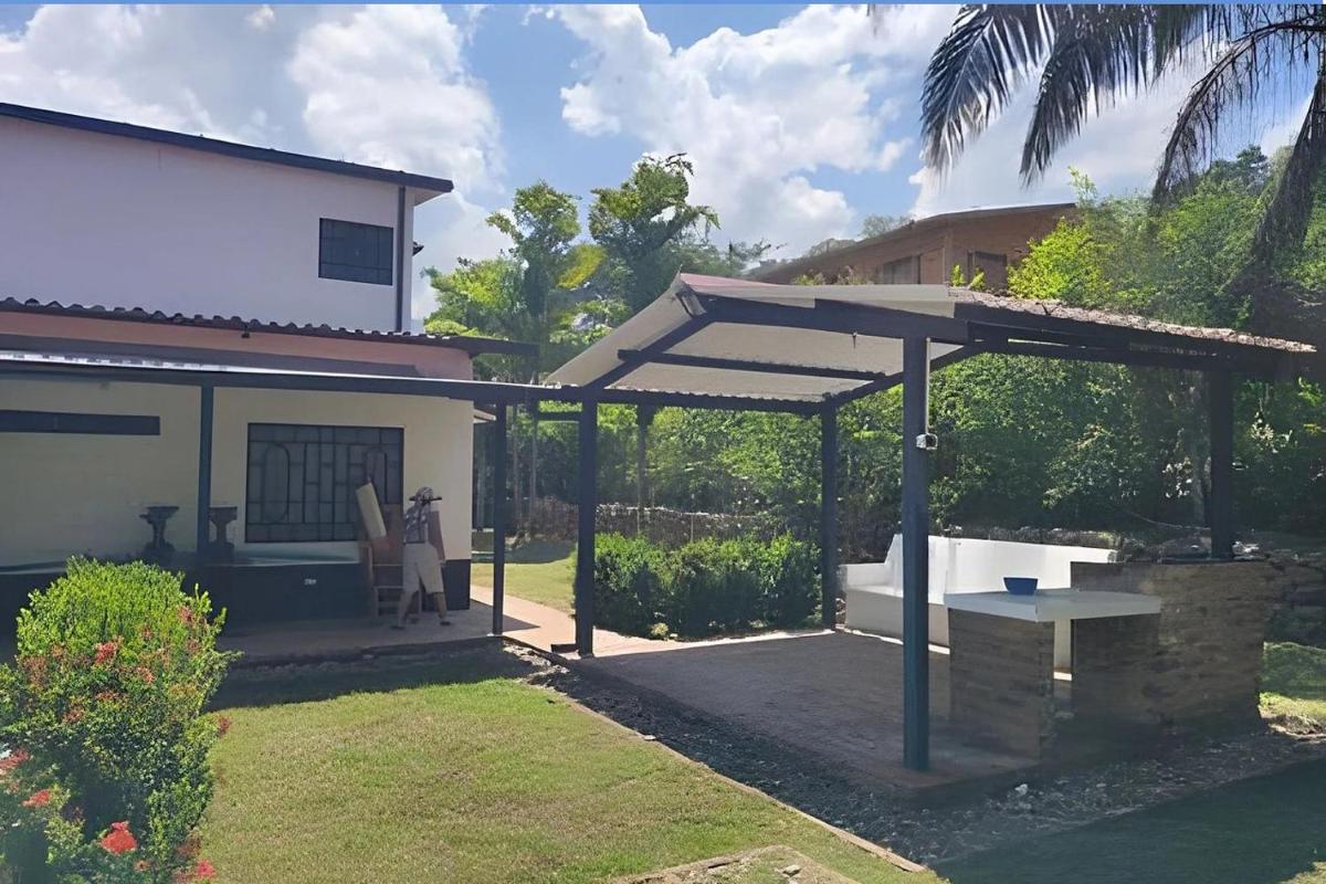 Hermosa finca plan ecológico Brisas de 4 Esquinas - Housity