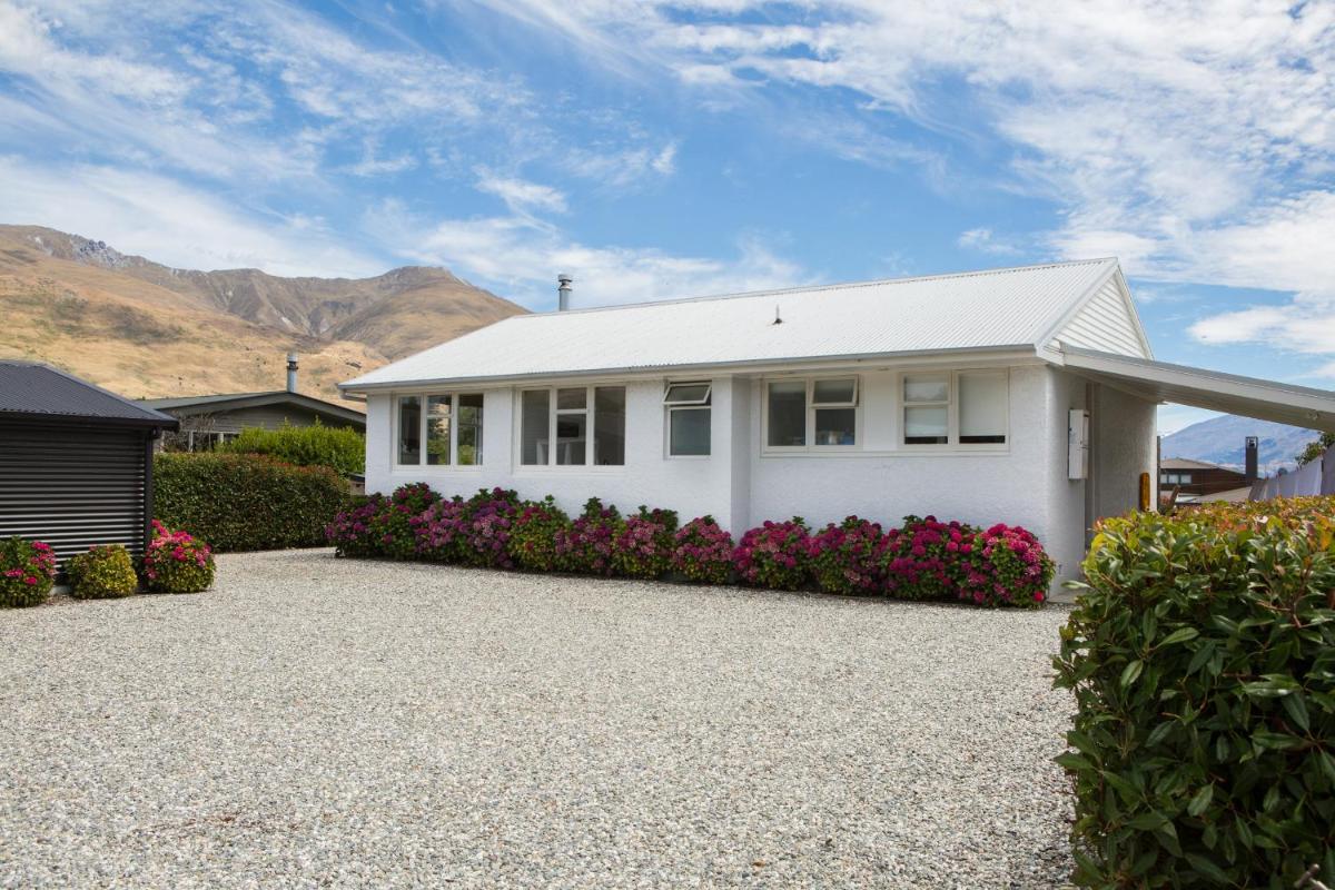 The Rabbit Warren - Wanaka Holiday Home - Housity