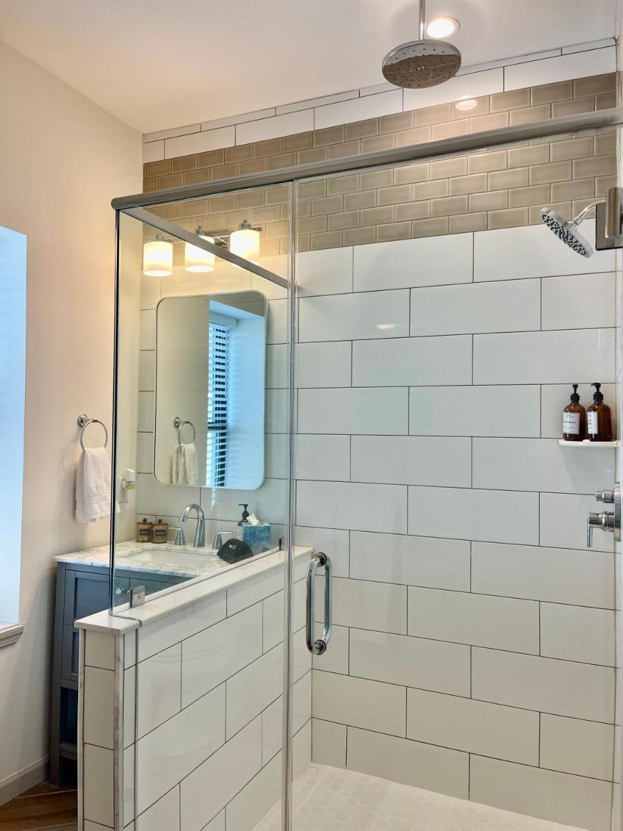 Modern Fully Renovated Suite & Loft in Downtown Trenton - Housity