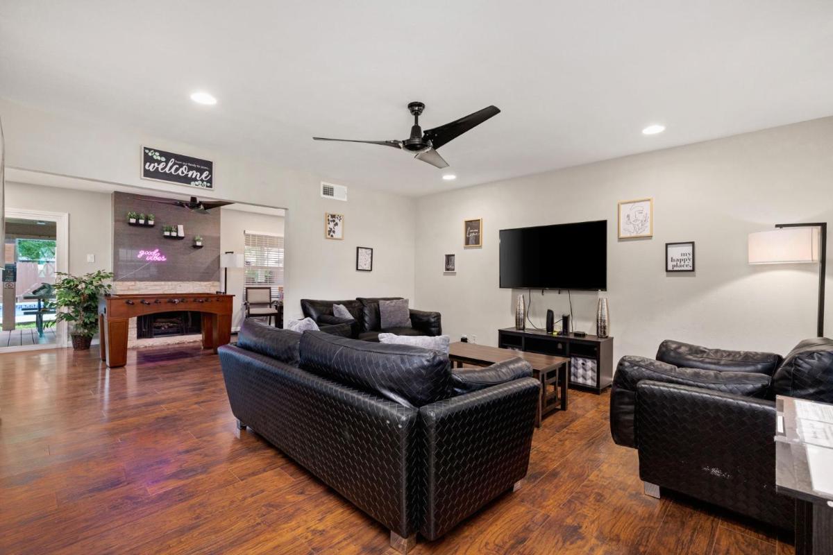 Spacious 4 bedroom with pool-Minutes to Seaworld! - Housity