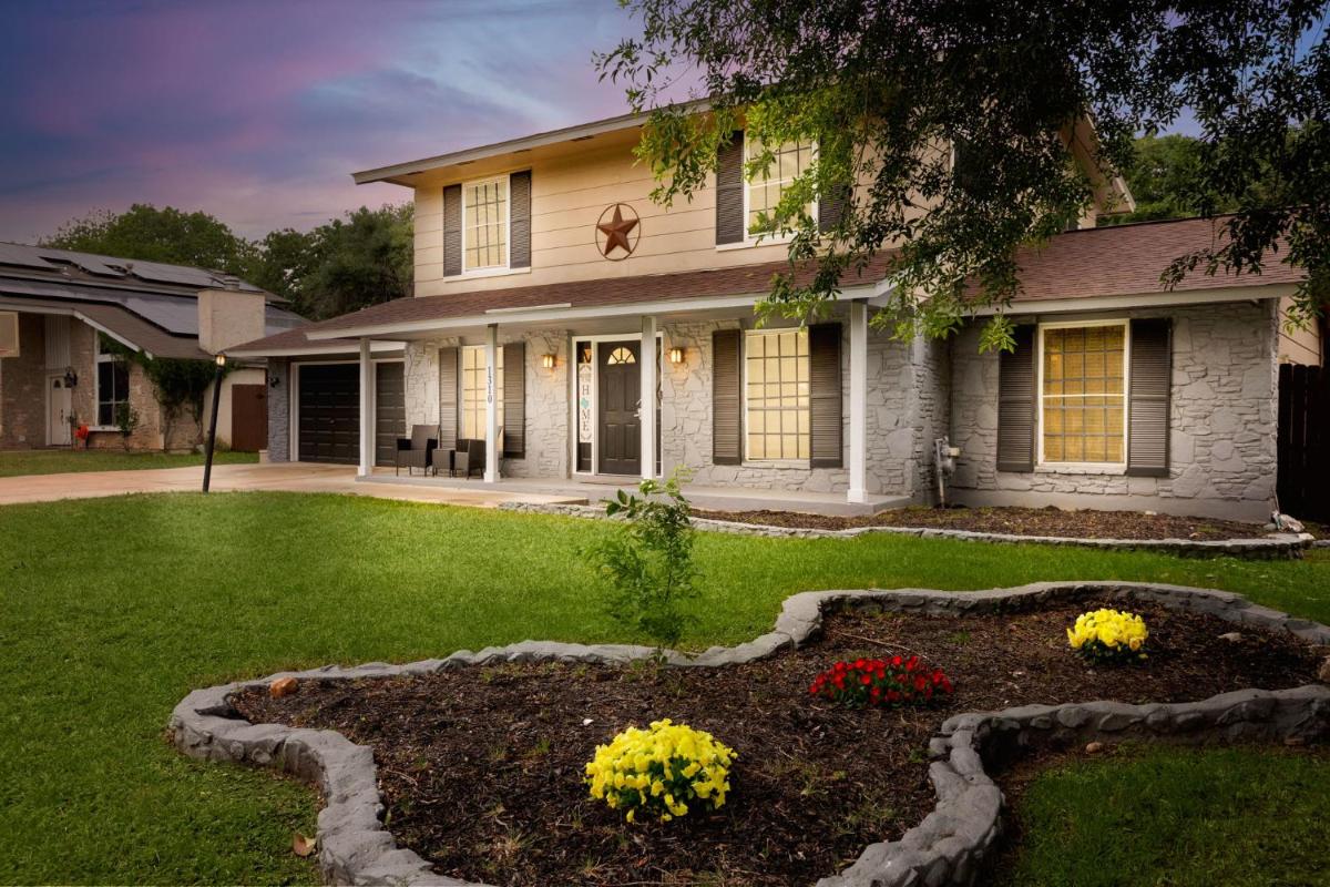 Spacious 4 bedroom with pool-Minutes to Seaworld! - Housity