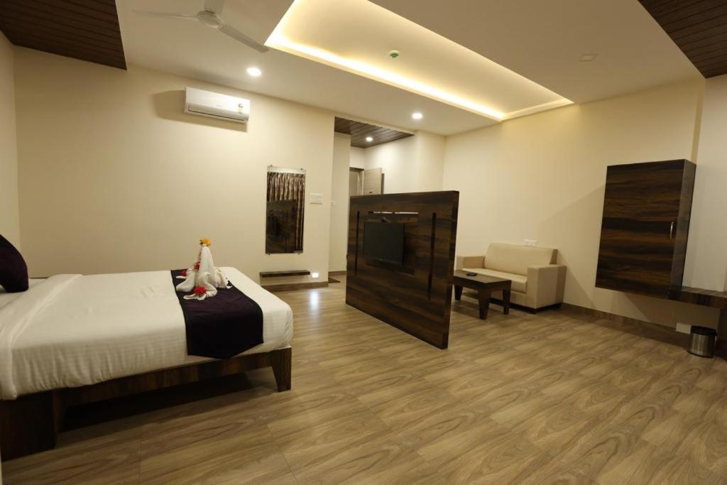 Hotel Milan Bijapur - Housity