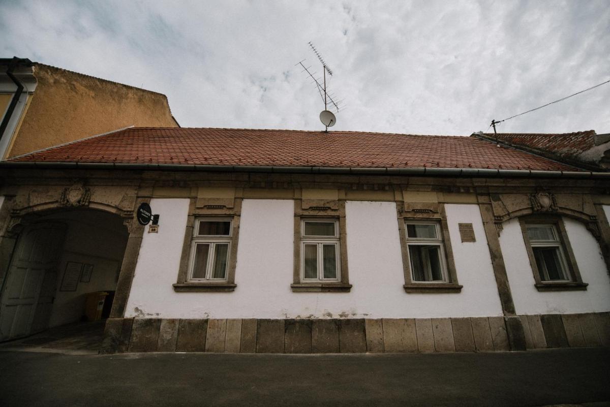 Plitzner Belvárosi Apartmanház - Housity