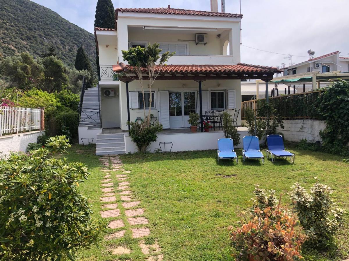 Beachfront Loulas house Skaloma - Housity