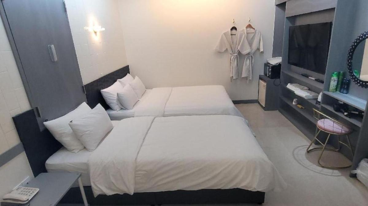 Suitetrails - Shinchon Y Hotel