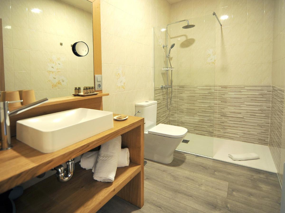 Hostal Rural Can Pau - Housity