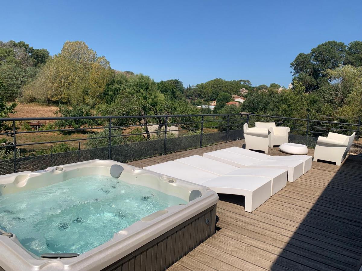 Double chambre piscine, spa, jardin, parc en bordure de rivière - Housity