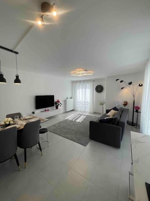 Appartement chaleureux à côté de Disneyland-Paris et Val d Europe - Housity