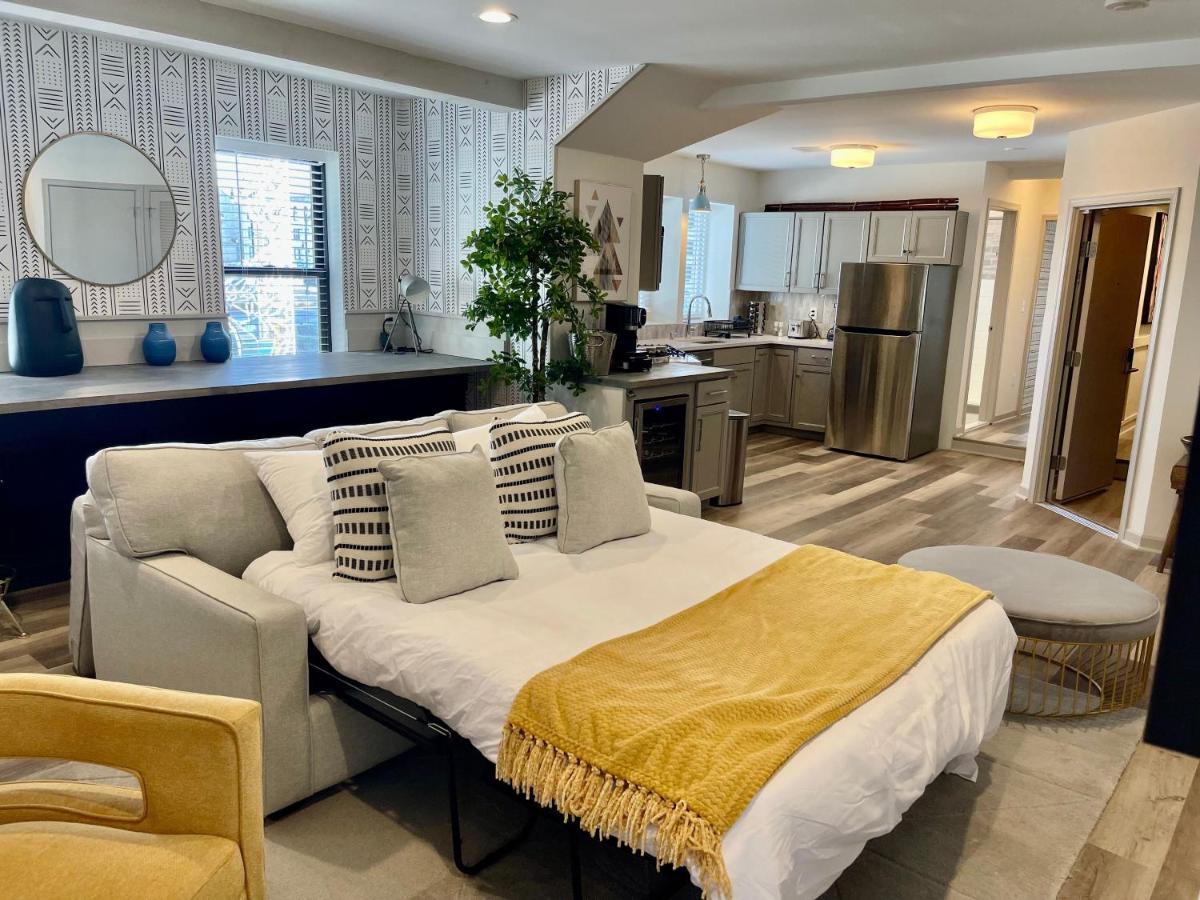 Modern Fully Renovated Suite & Loft in Downtown Trenton - Housity