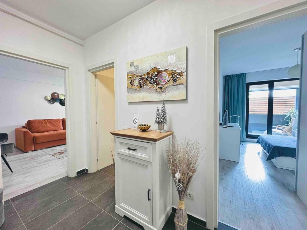 Lazo Two Room- Luxury Apartment - Housity