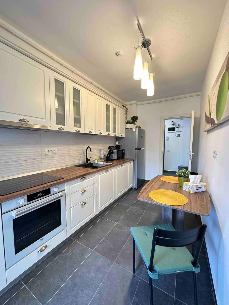 Lazo Two Room- Luxury Apartment - Housity