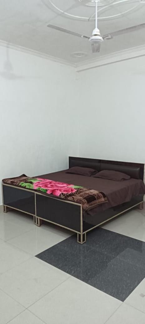 Ram Janki mandir guest house - Housity