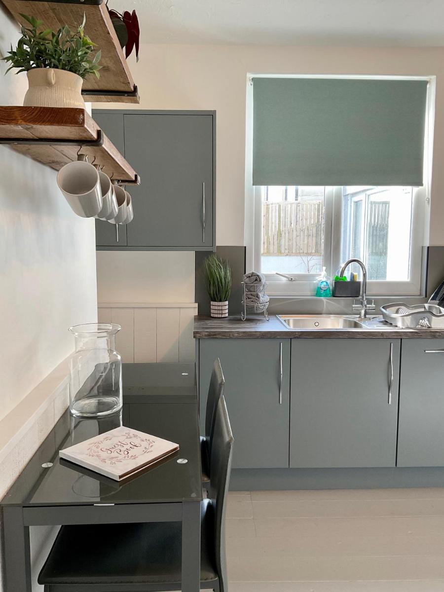Large 5 bed 3 bath house 300 meters from beach and restaurants - Housity