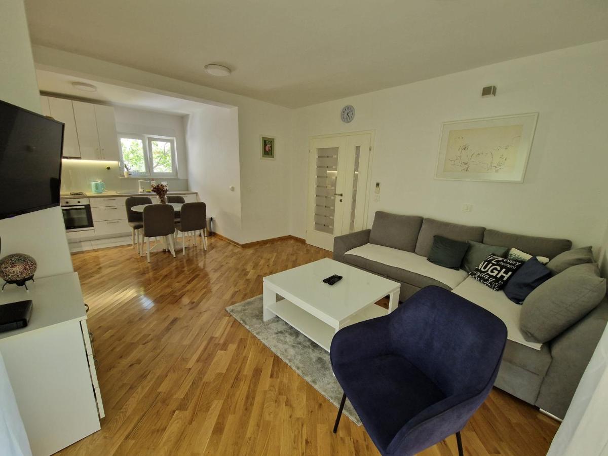 Villa Tamara with garden and river view - free private parking - garage - Housity