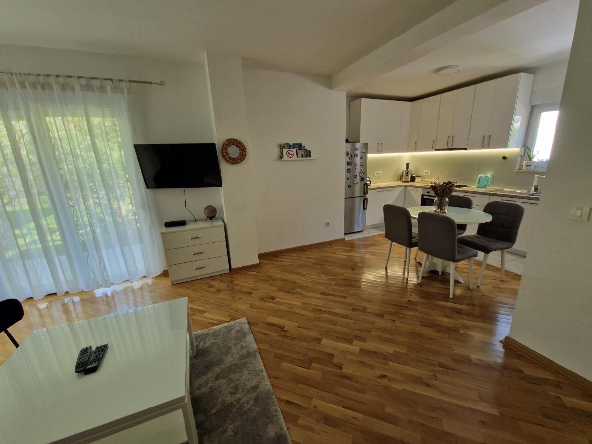 Villa Tamara with garden and river view - free private parking - garage - Housity