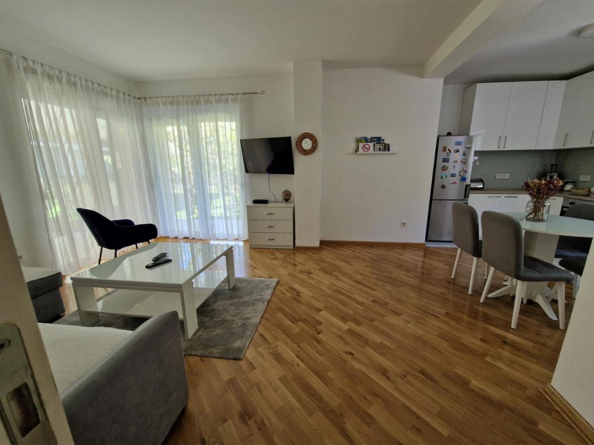Villa Tamara with garden and river view - free private parking - garage - Housity