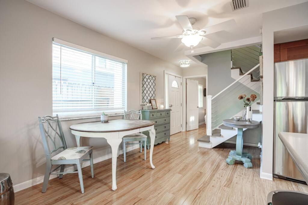 Beach Hideaway with Large Balcony, only steps to ocean ! - Housity