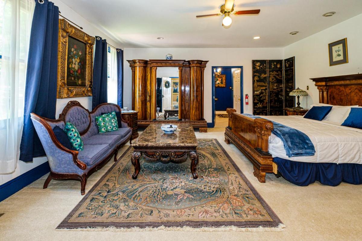 Stone Manor Boutique Inn - Housity