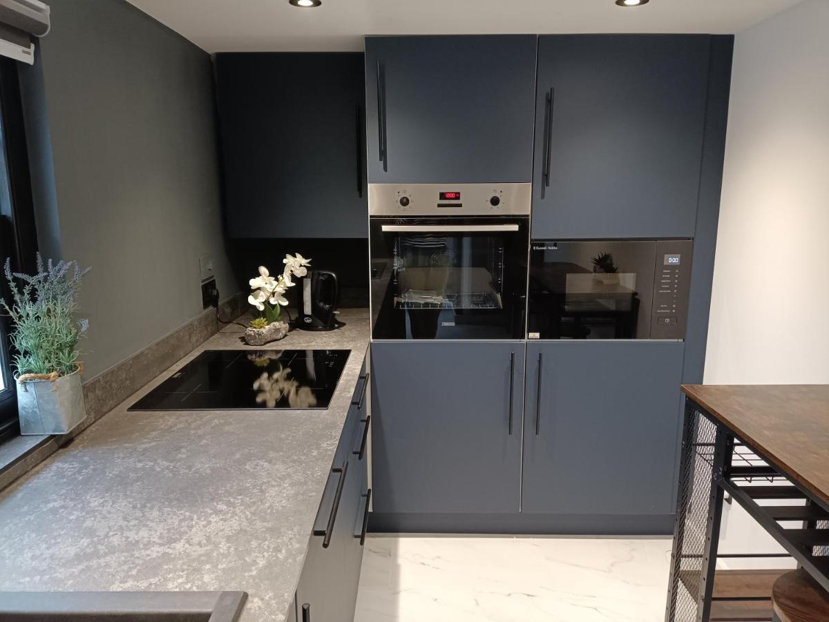 Stansted Airport Cottage - Housity