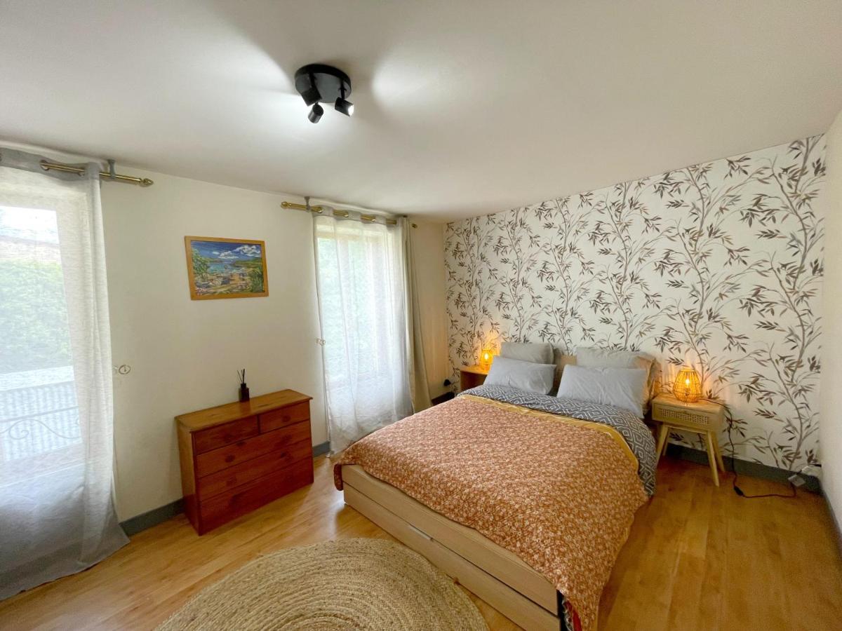 "Sainte Valiere", appartement calme sur cour privative, - Housity