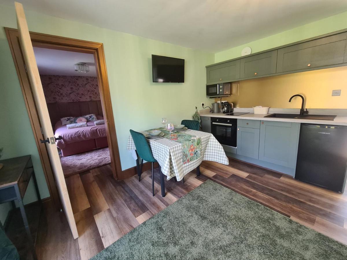 The Nest by Blake view holidays, a peaceful boutique retreat, 3 miles from Ennerdale- small twin or king bed available - Housity