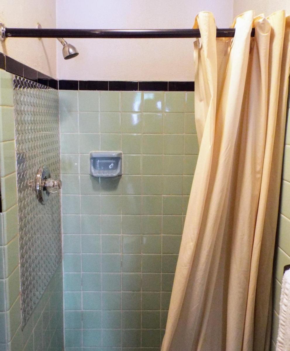 Davis Motel - Housity