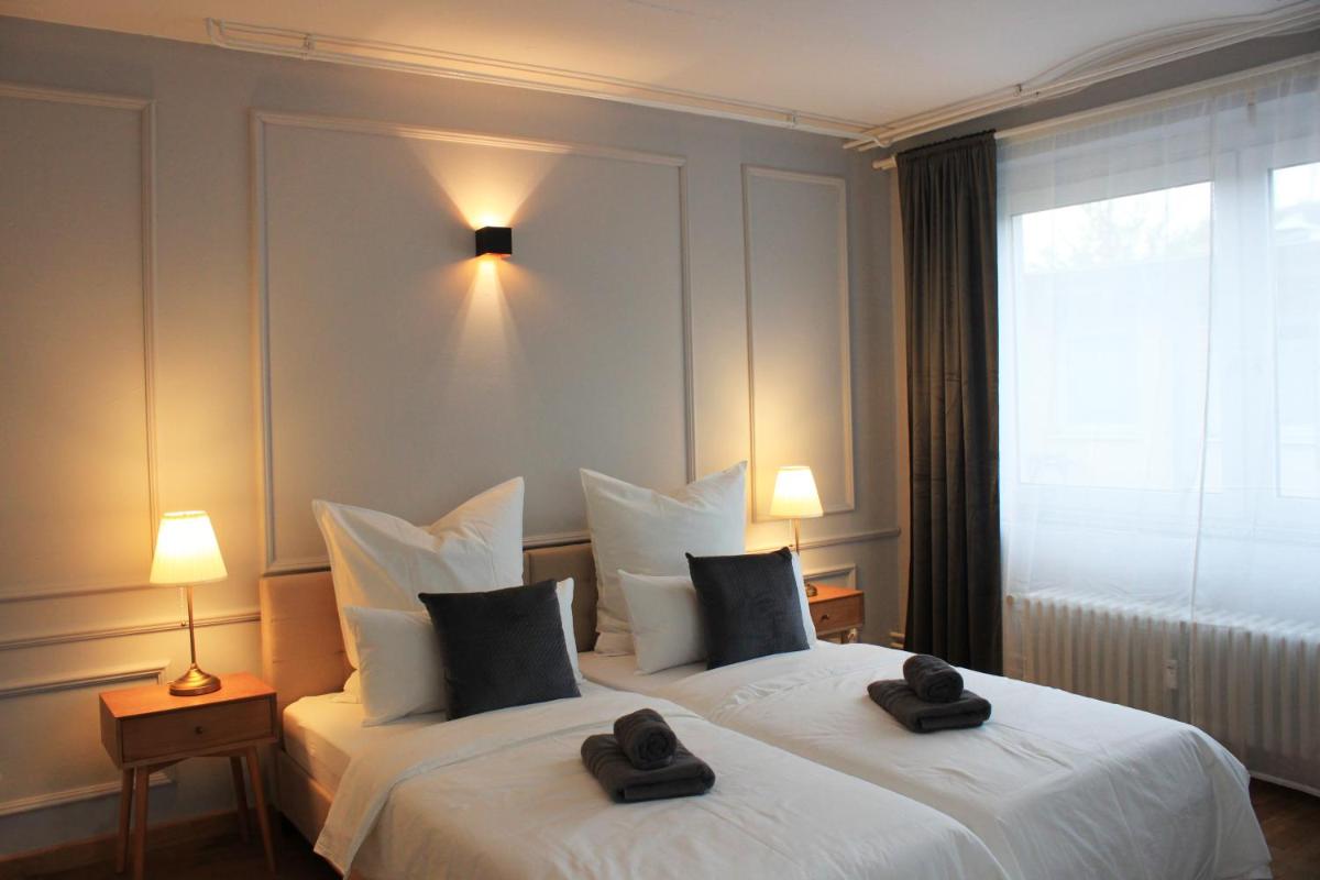 R B Apartment Hamburg Family - zentrumsnah - 108 qm mit Dachterrasse - Küche - Waschtrockner - Smart TV - Badewanne & Dusche - kostenloser Parkplatz - 2 Schlafzimmer - Housity