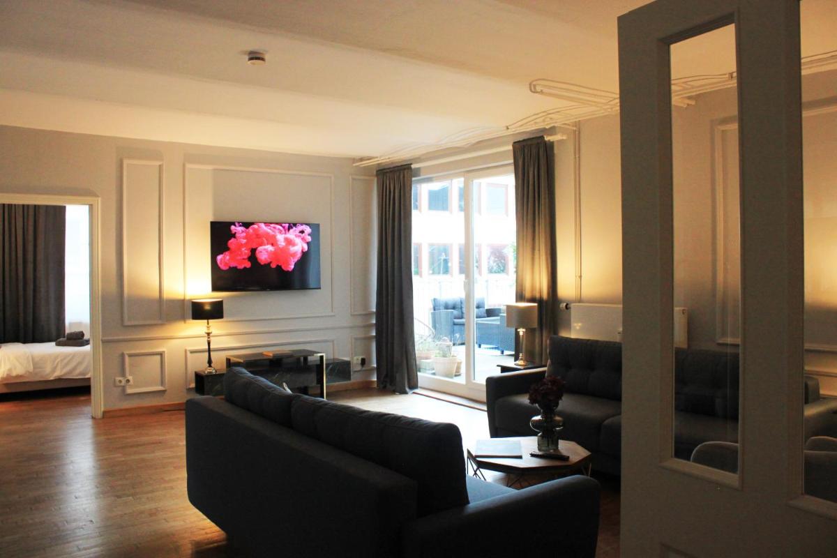R B Apartment Hamburg Family - zentrumsnah - 108 qm mit Dachterrasse - Küche - Waschtrockner - Smart TV - Badewanne & Dusche - kostenloser Parkplatz - 2 Schlafzimmer - Housity