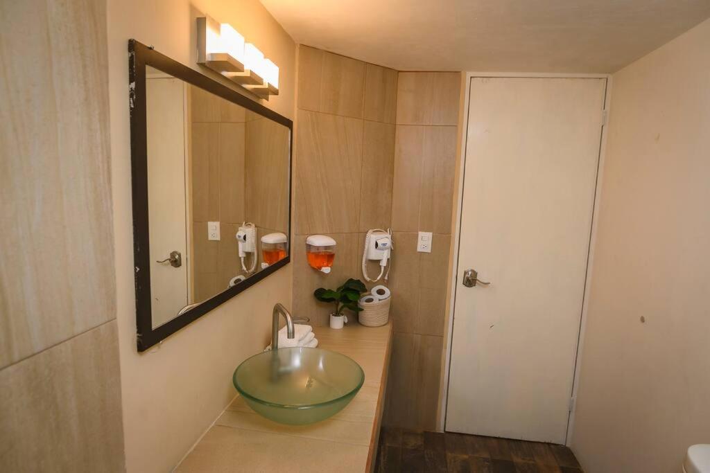 Departamento de 2 recamaras con 2 aires acondiconados, parking, wifi 70mb, refrigerador, micro,fregadero,licuadora,parrilla, cocina, D5 - Hizvo