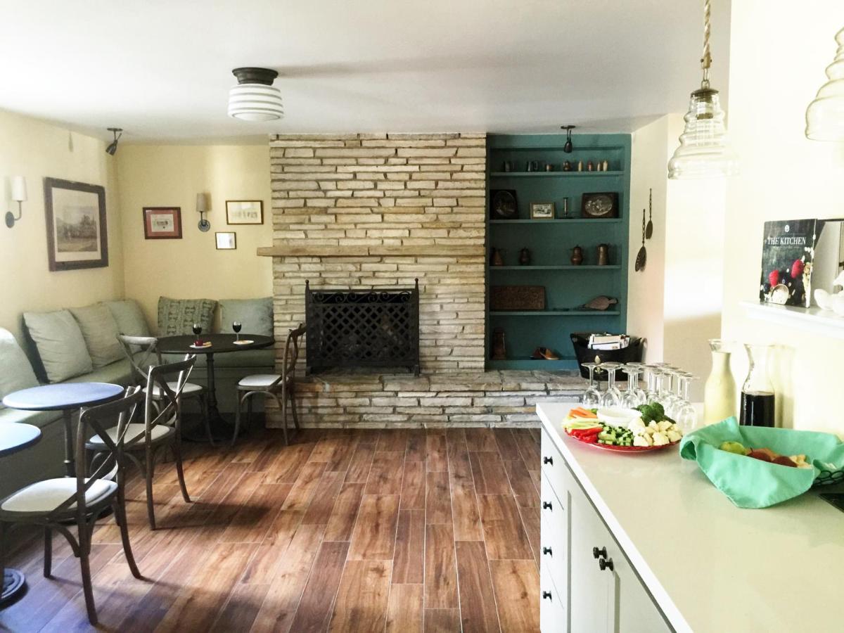 Coachman's Inn, A Four Sisters Inn - Housity