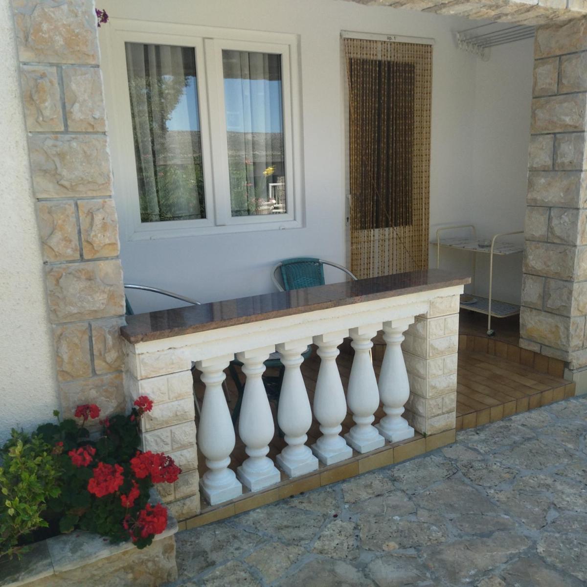Apartment Tuja - Housity
