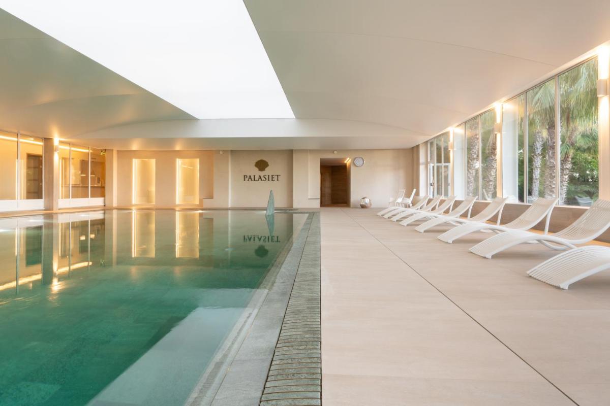 Piscina en o cerca de PALASIET Wellness Clinic&Thalasso 4 SUP