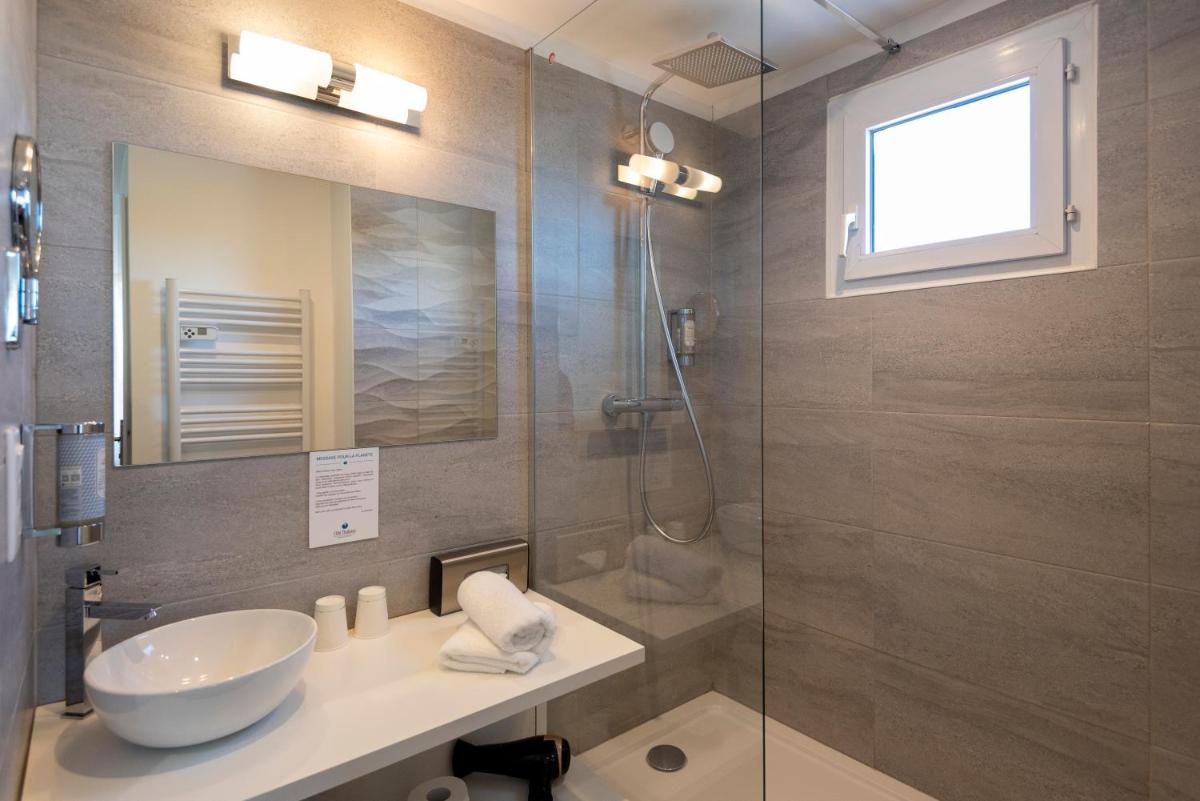 Salle de bains dans l'établissement Côté Thalasso Hôtel & Spa Marin
