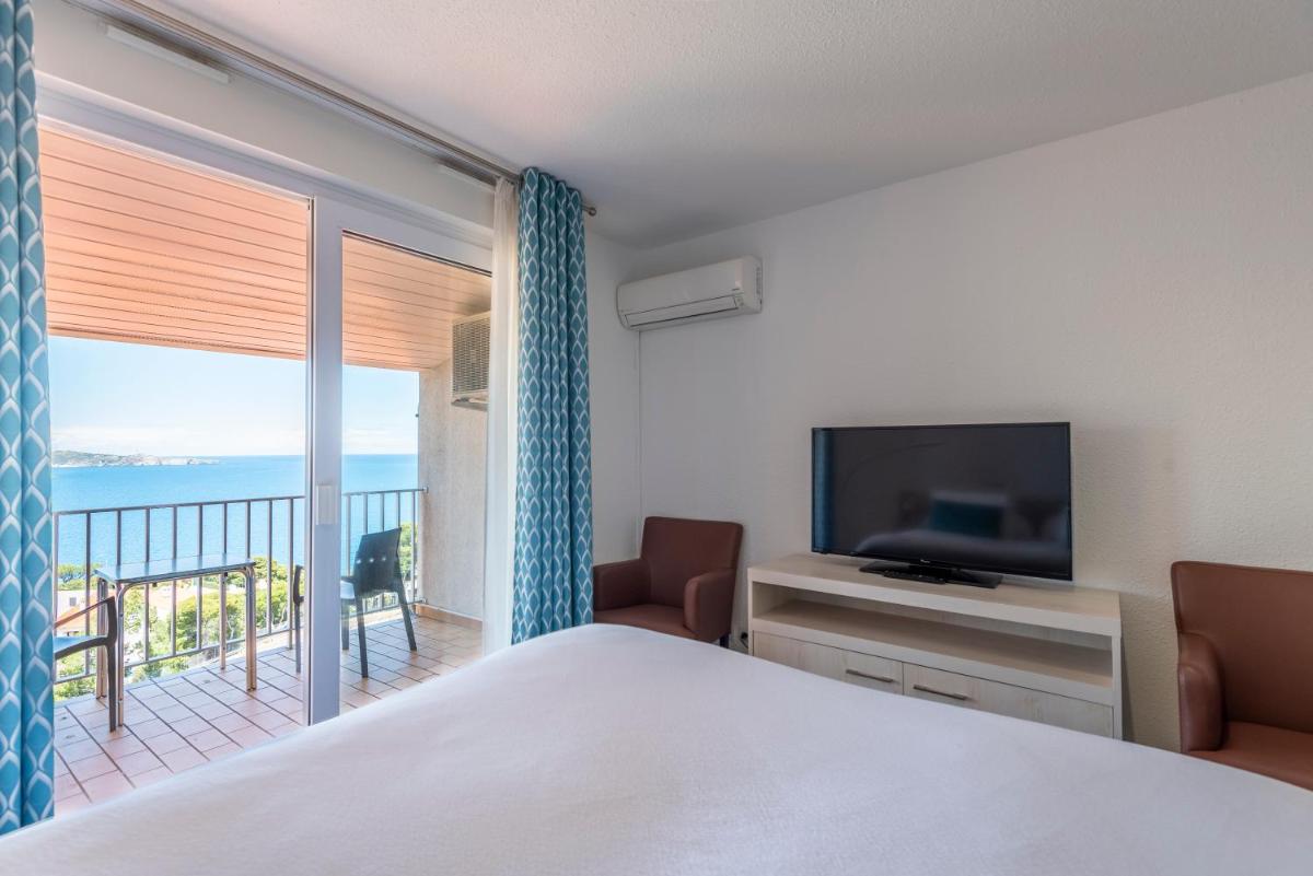 Télévision ou salle de divertissement dans l'établissement Côté Thalasso Hôtel & Spa Marin