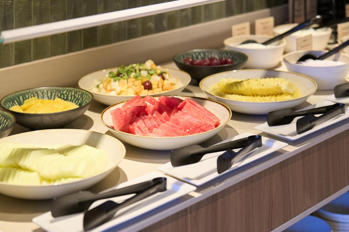Comida en o cerca de este hotel