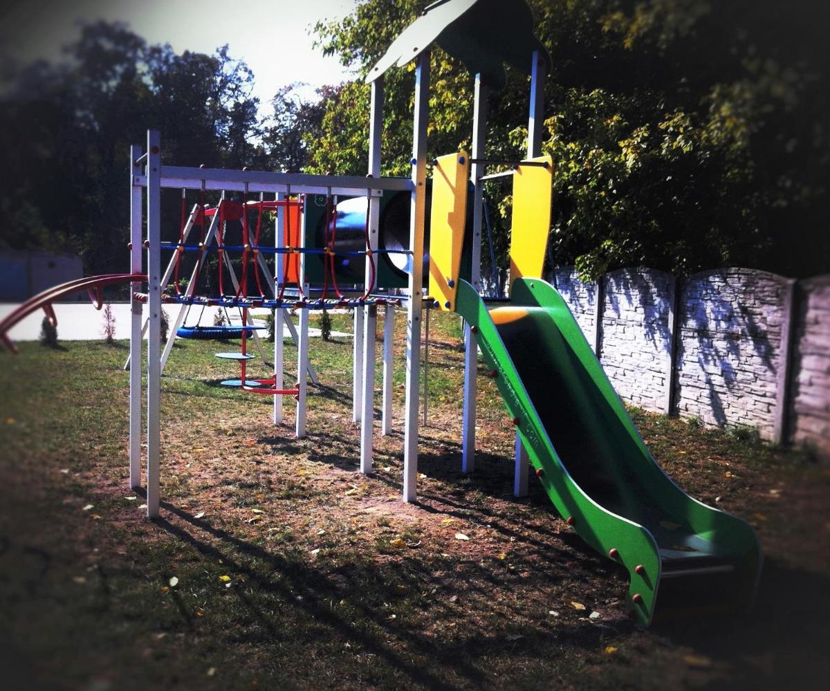 Dworska Elektrownia - Housity