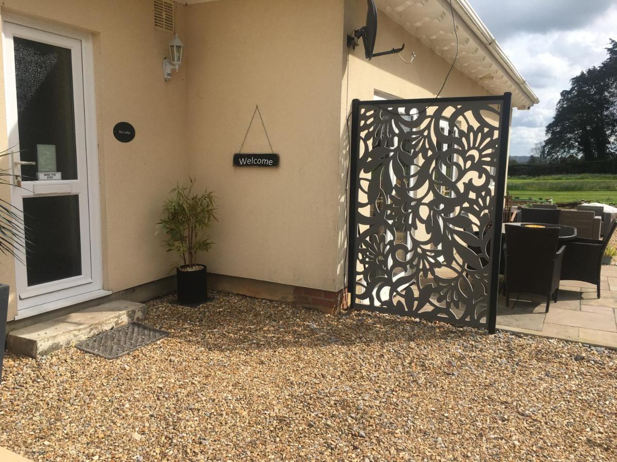 Stay at The lodge set in the grounds of a beautiful Manor House - Housity