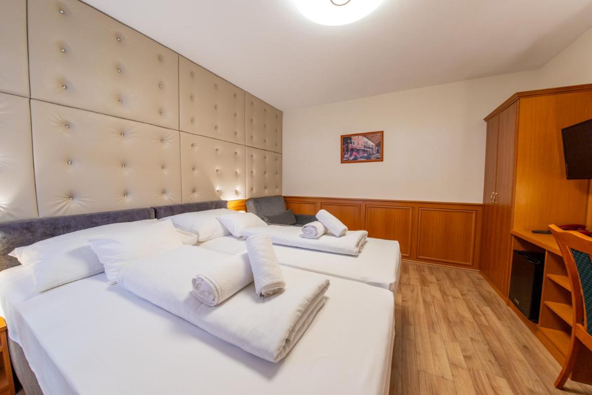 Szinbád Hotel - Housity
