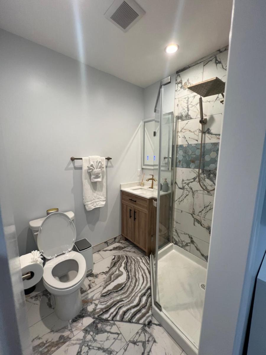 Lovely 2bedroom next to Santa Monica college - Housity